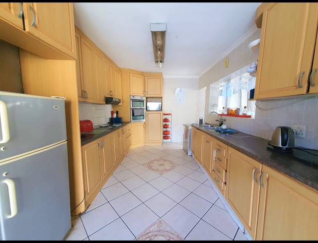4 BEDROOM HOUSE FOR SALE IN TOWNSEND ESTATE